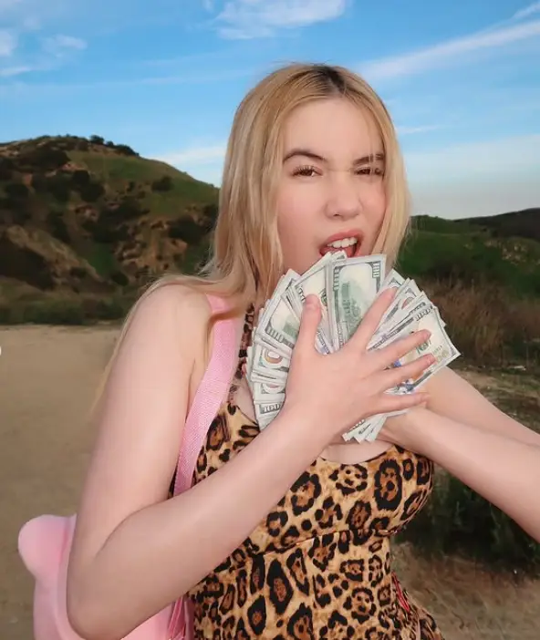 She announced her OnlyFans earnings (Instagram/@liltay)