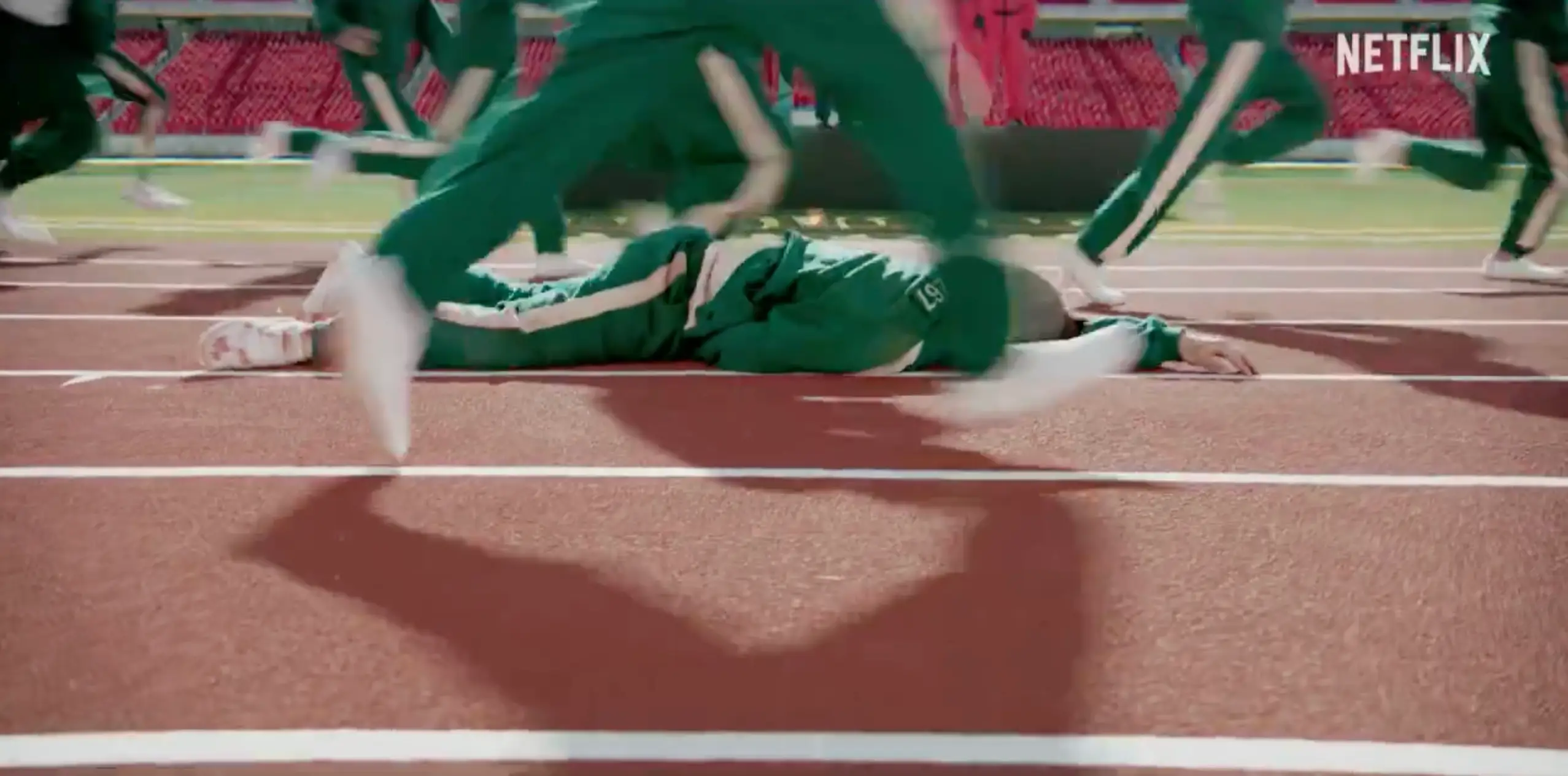 People start falling. (Netflix)