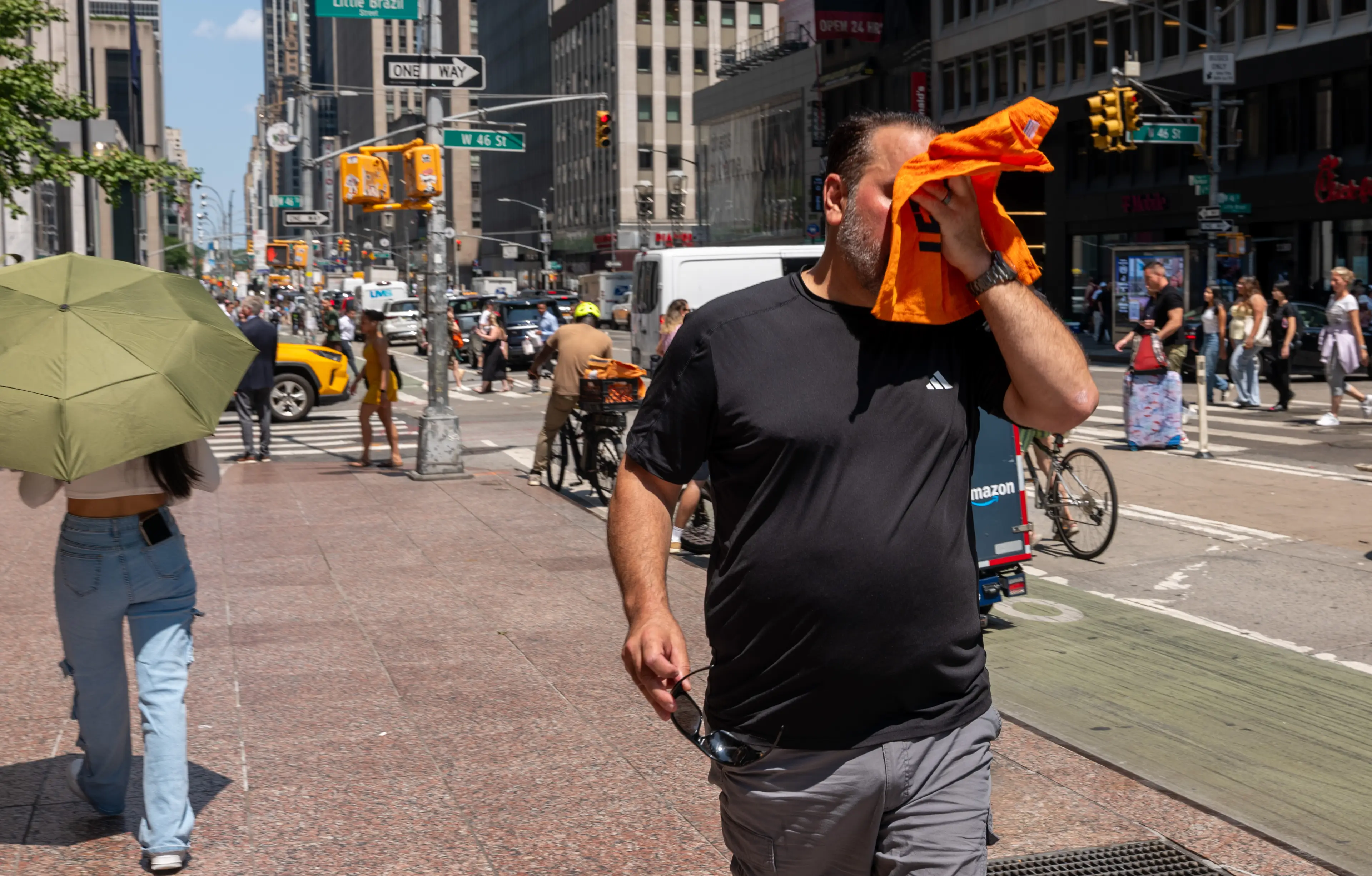 Americans should brace themselves for even warmer temperatures than usual this summer (Spencer Platt/Getty Images)