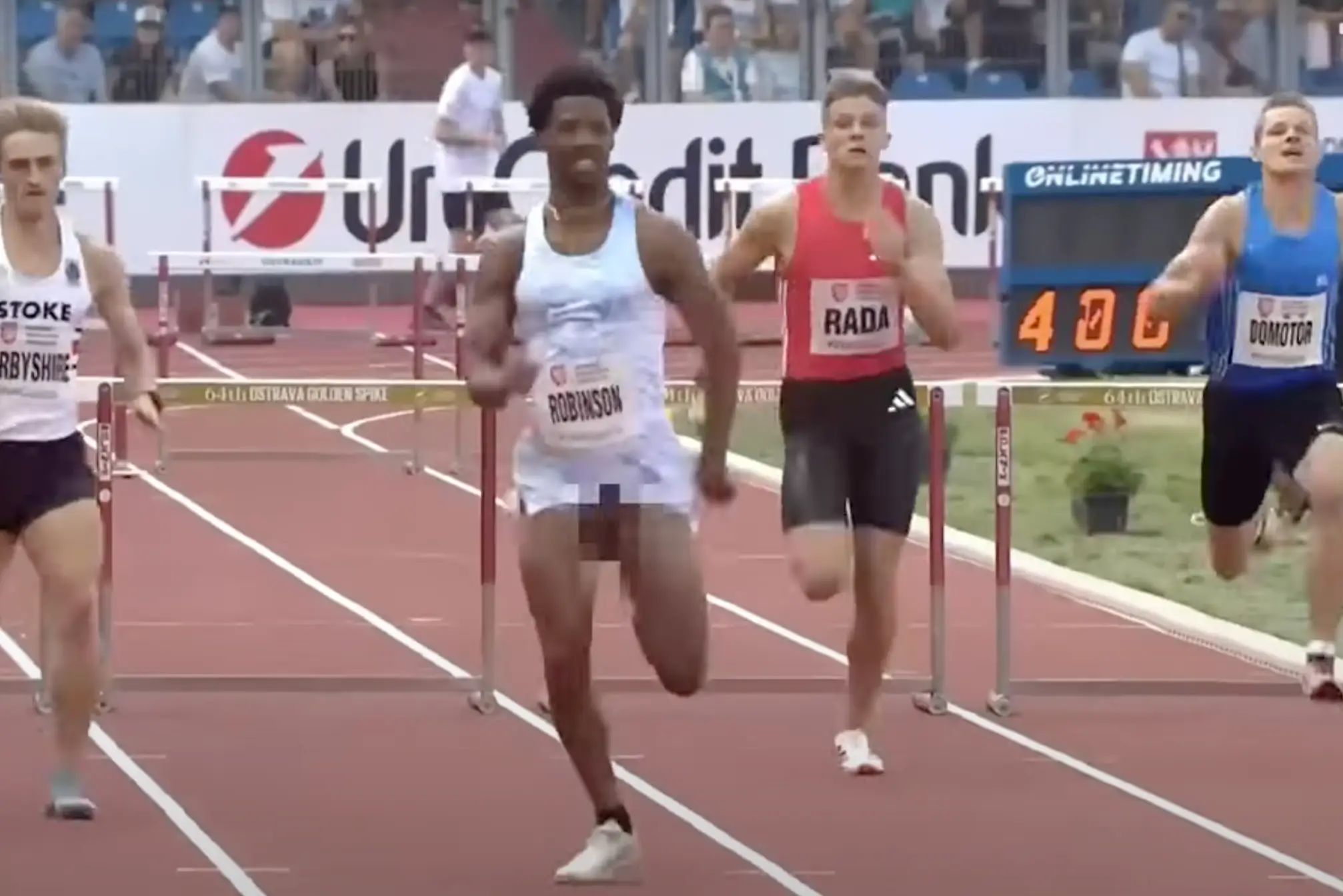 Chris Robinson repeatedly tried to fix himself mid race (news.com.au)