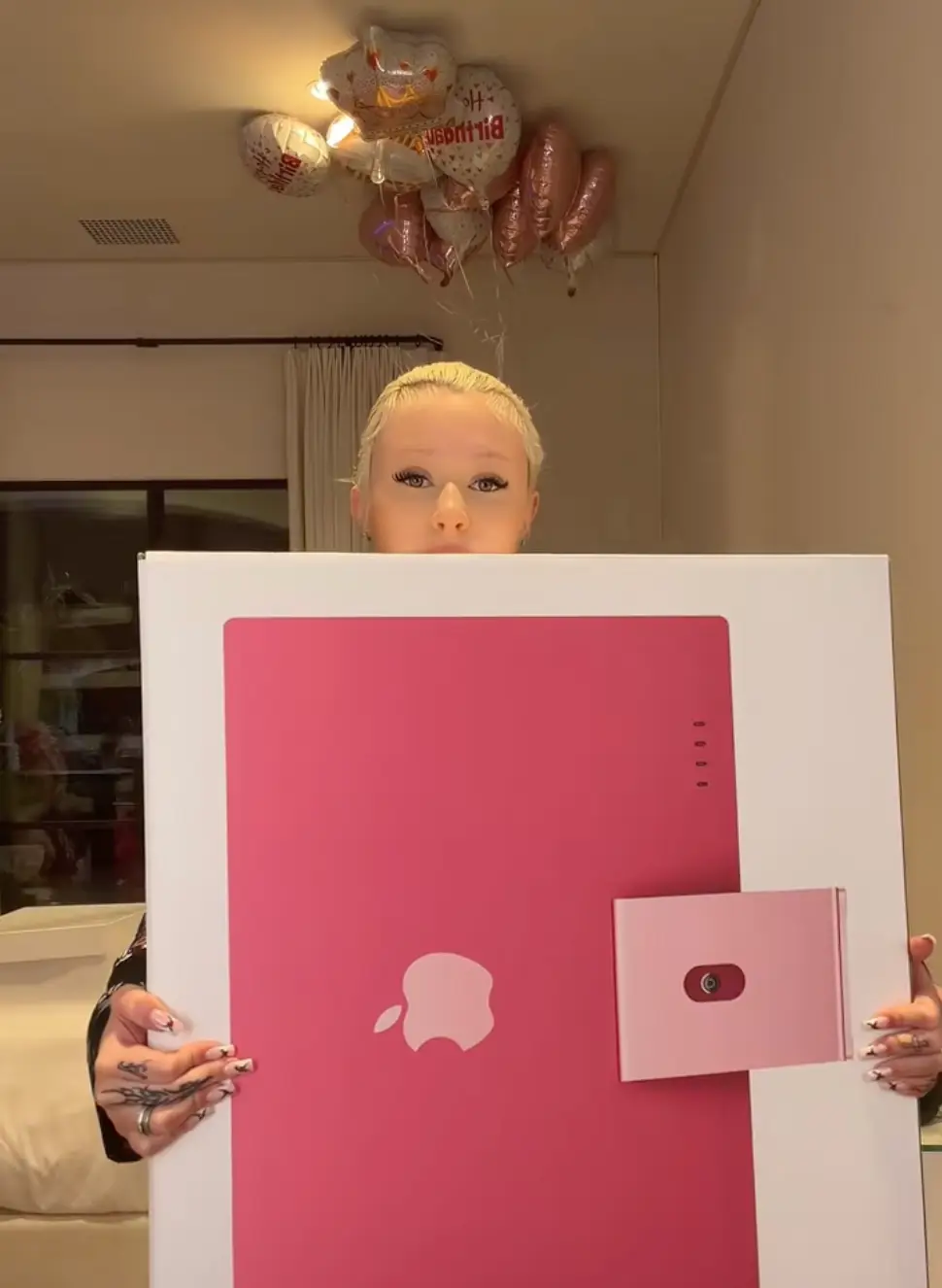 Alabama Barker received a pink mac for Christmas - which wasn't even her most lavish present (TikTok/alabamabarker)