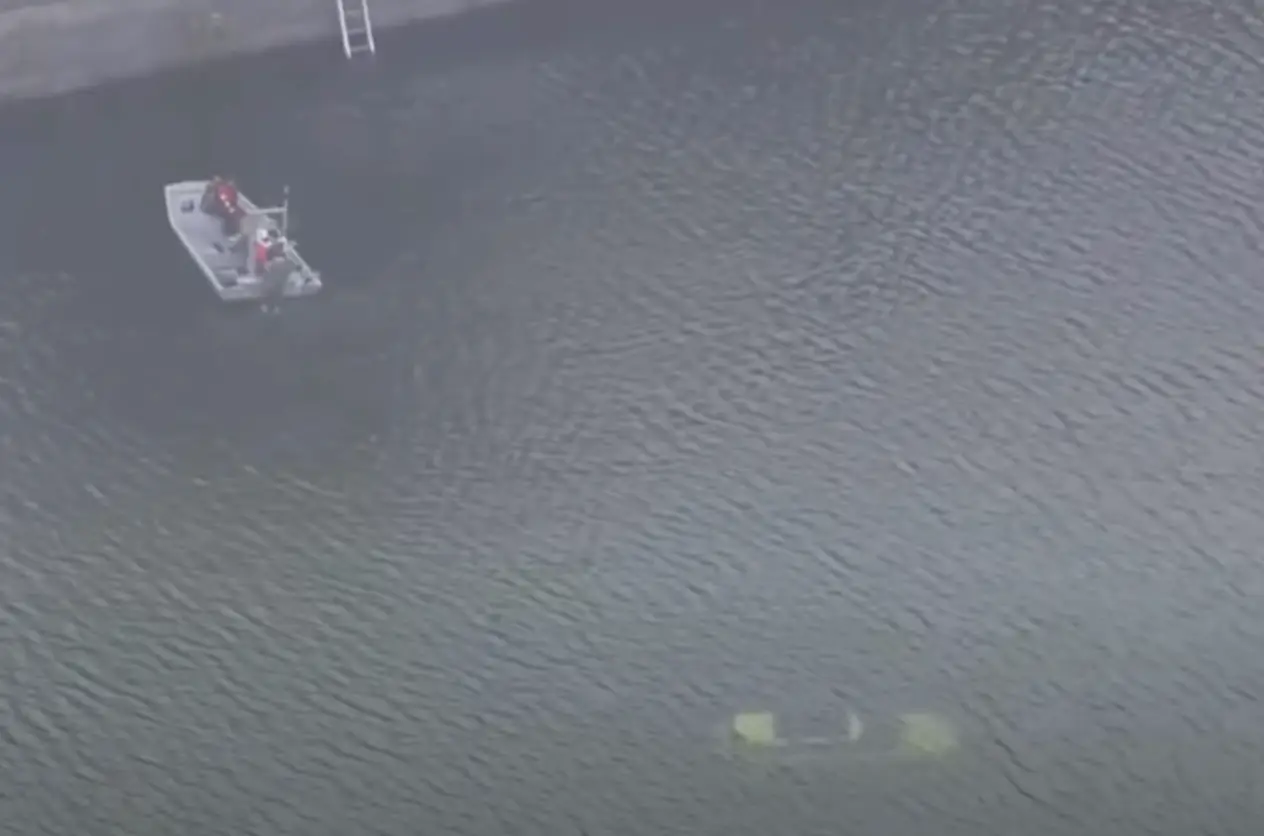 Dive teams were forced to search for the car underwater (CBS Philadelphia)