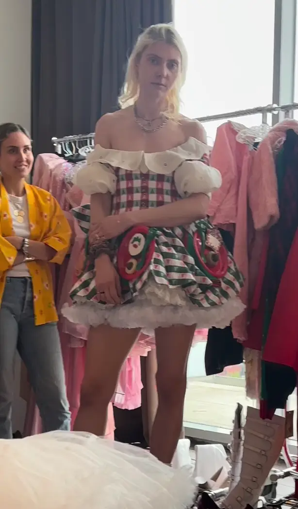 The familiar costume didn't quite fit how Momsen remembered it (@taylormomsen/instagram)