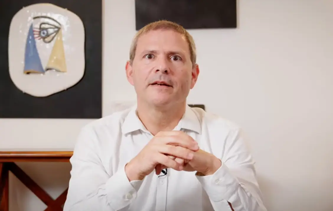 Olivier Gerbault is a plastic surgeon from France (YouTube/  Chirurgien rhinoplastie Paris : Dr Gerbault) 