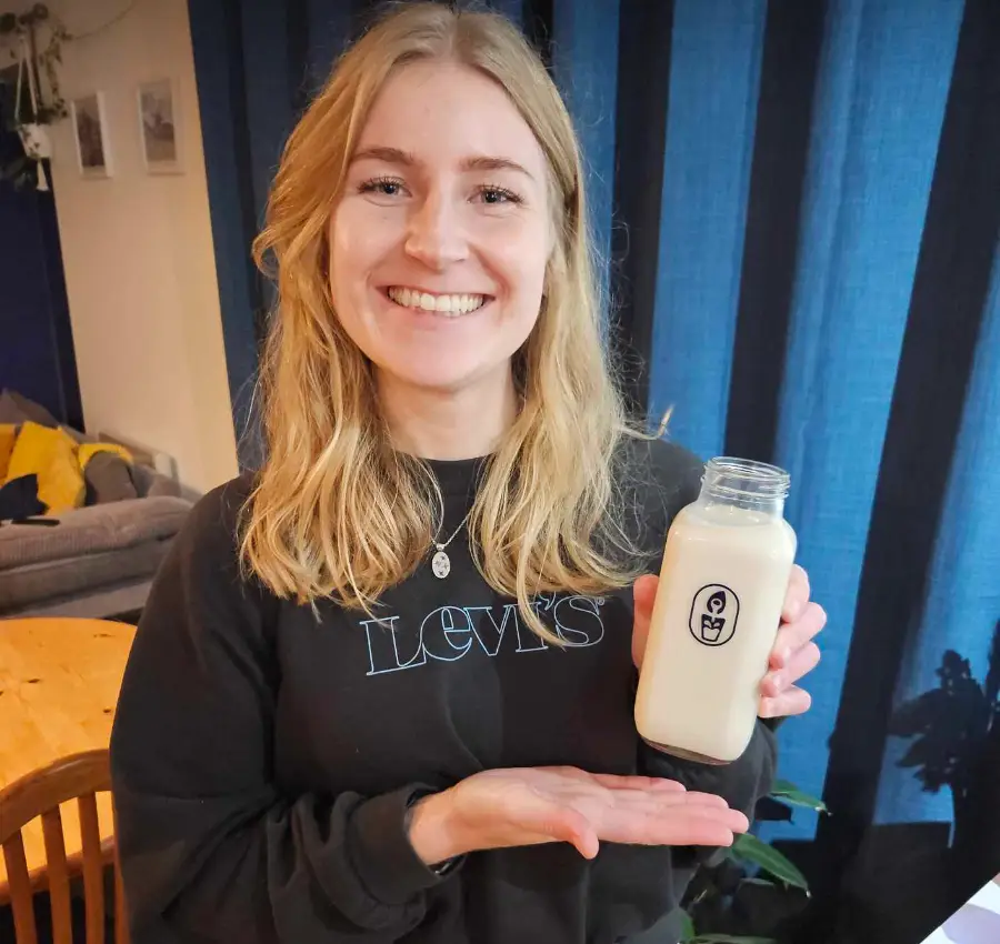 I never expected to be posing for a photo with milk (UNILAD)
