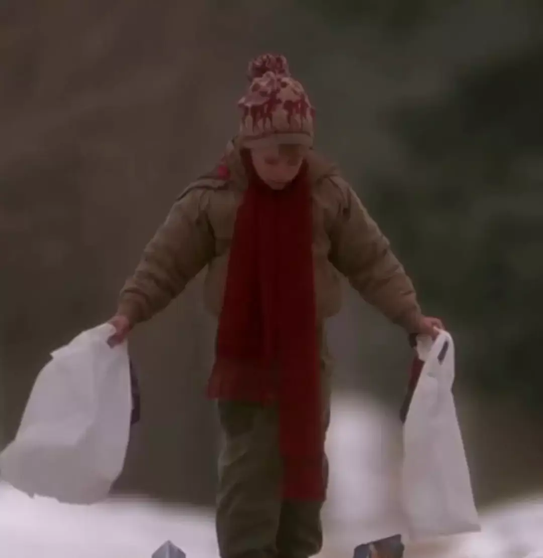 Viewers spotted a trick when Kevin was carrying the shopping home (