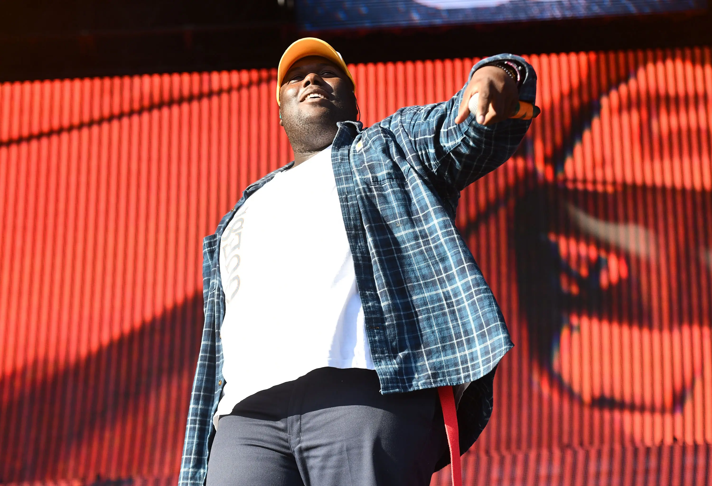 Hundreds have taken to the comments to pay tribute to Jacobs.