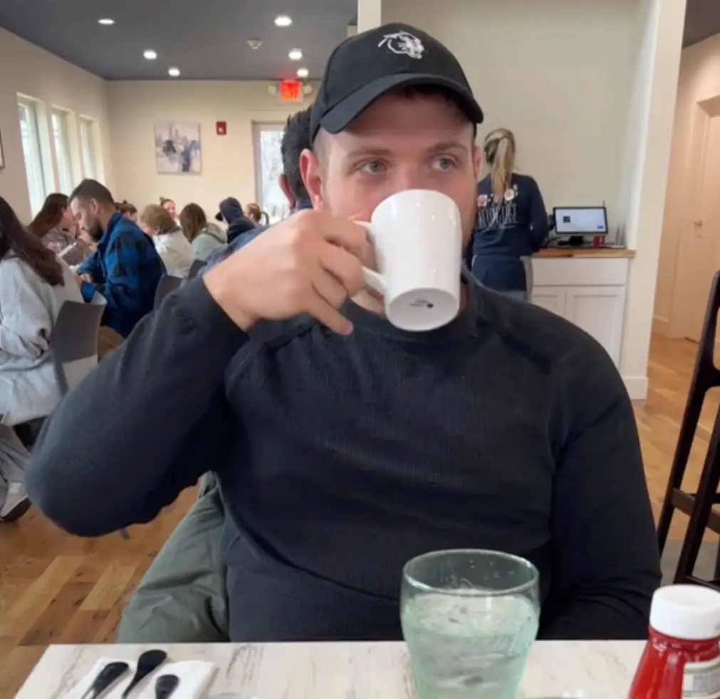 The pair shared a cup with a refillable soda.