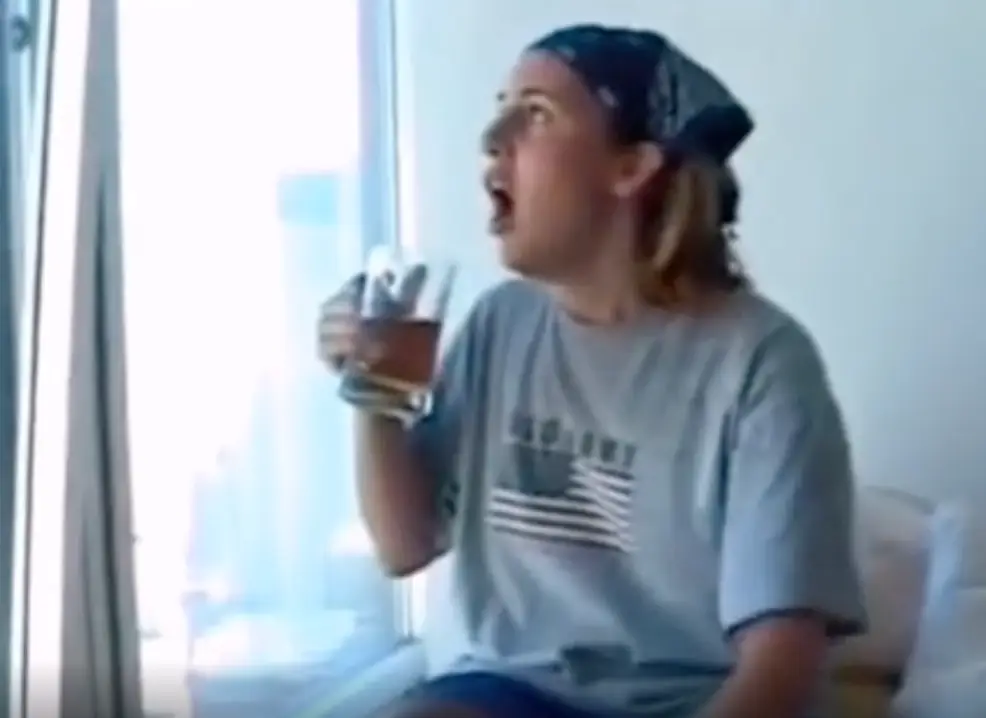 When the massive skyscraper begins to crumble and collapse the students begin screaming with one of them repeatedly screaming ‘oh my God’. (Morbidful/ X)