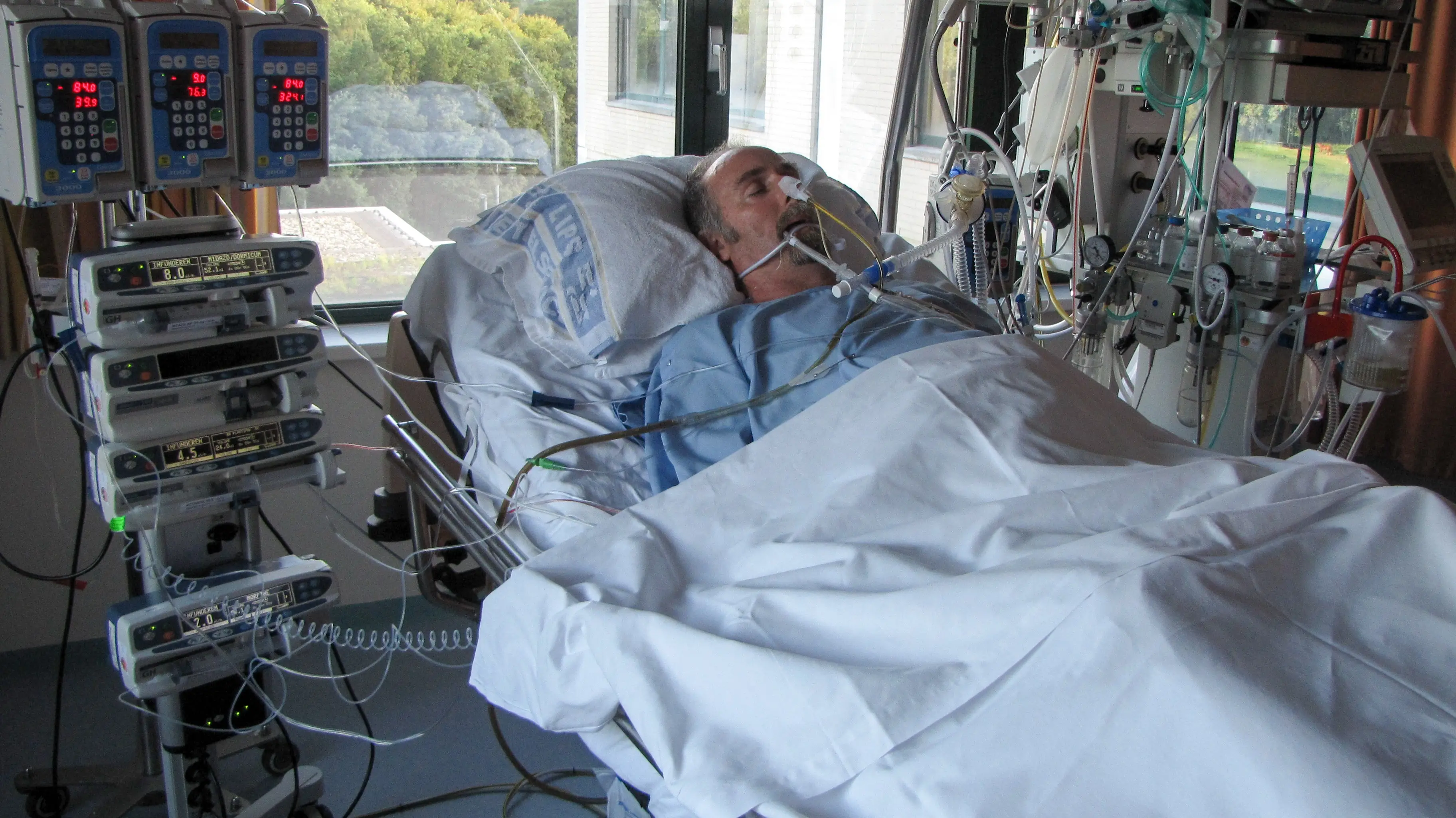Rob in hospital