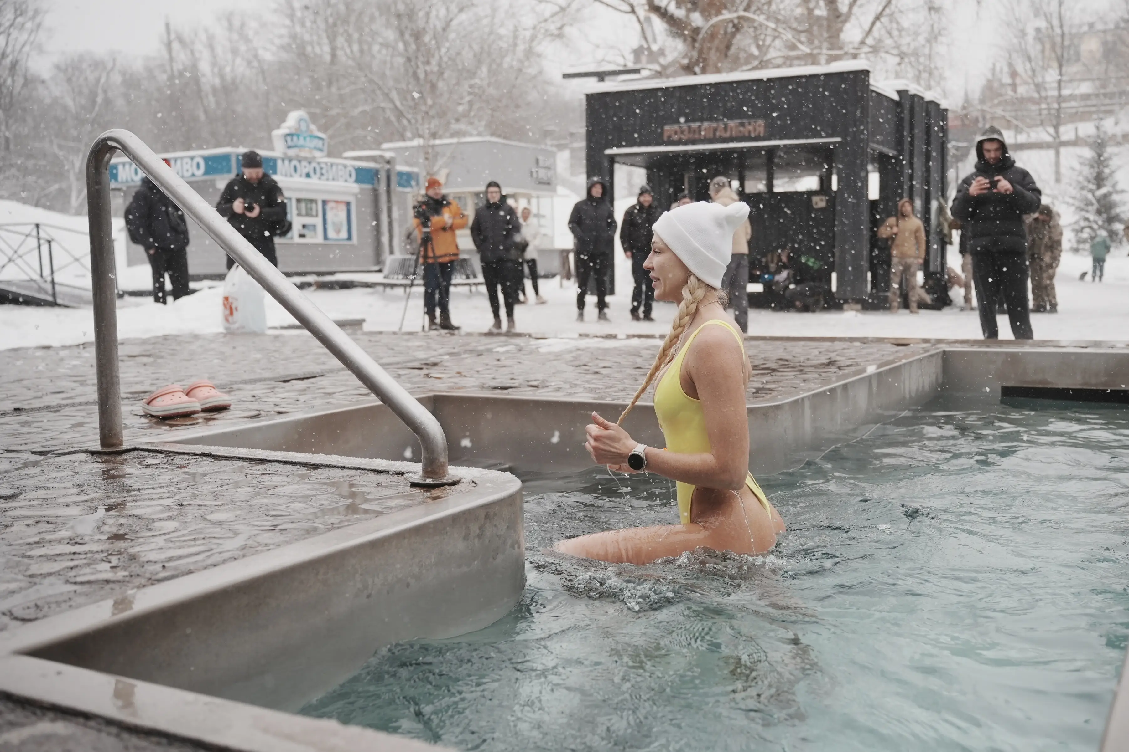 To cold plunge, you need to submerge yourself in water (Viktoriia Yakymenko/Suspilne Ukraine/JSC "UA:PBC"/Global Images Ukraine via Getty Images)