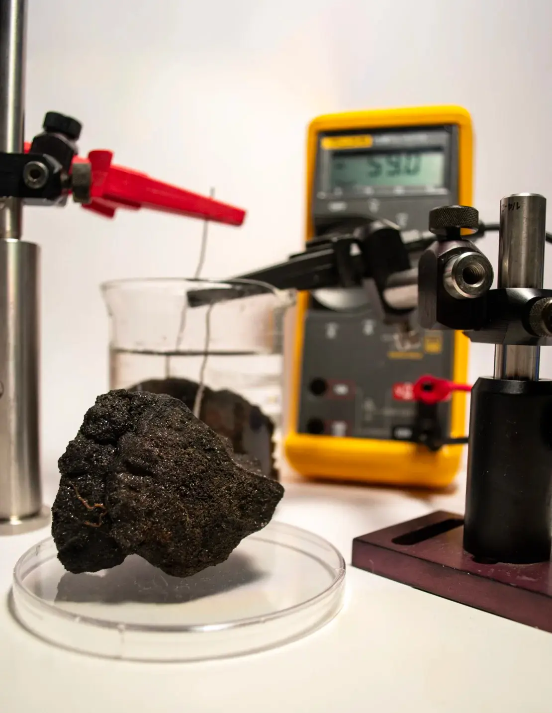 Polymetallic nodules containing metals such as nickel, manganese and cobalt - which are required to produce lithium-ion batteries for electric vehicles and mobile phones, produce 'dark oxygen'. (Camille Bridgewater/Northwestern University)