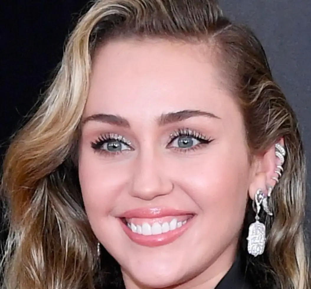 Miley didn't mention her dad while accepting her Grammy.