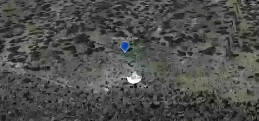 Is it a crashed UFO? (Google Maps/YouTube/MrMBB333) 