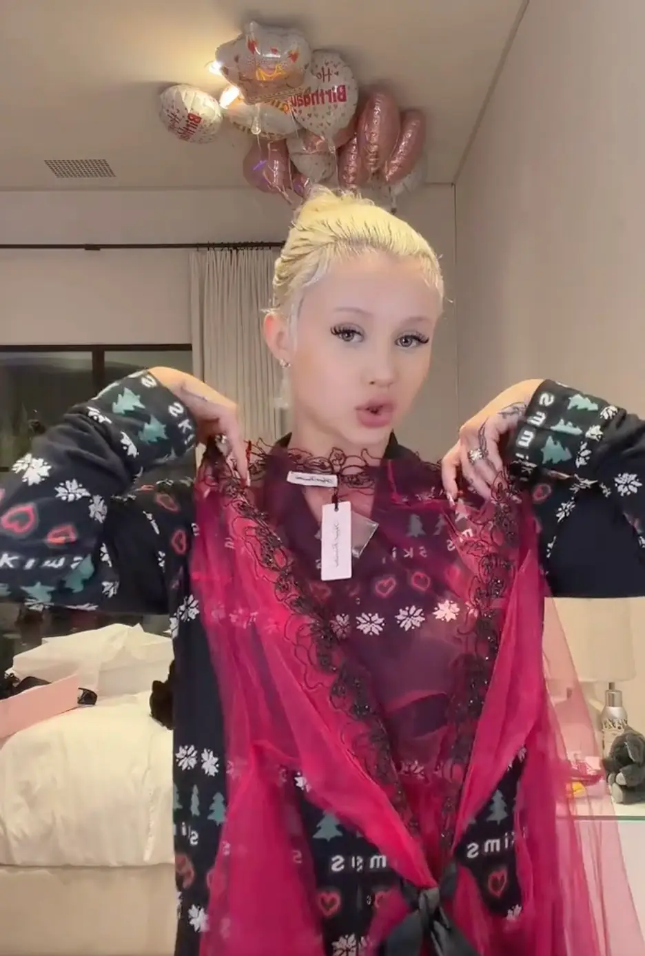 Alabama Barker revealed to her fans that her dad bought her lingerie for Christmas (TikTok/alabamabarker)
