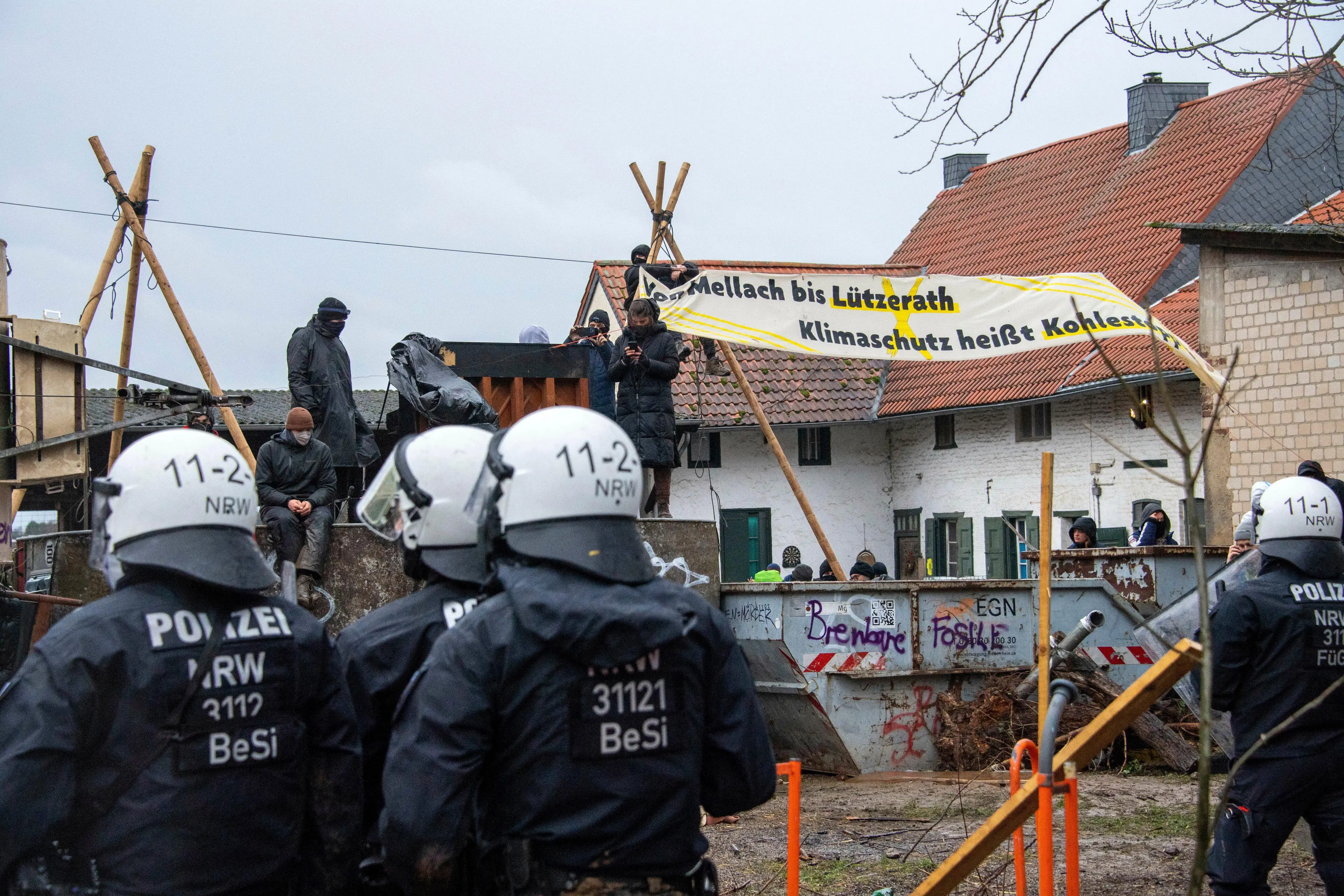 Protesters have been set up at the Garzweiler coal mine for days now.