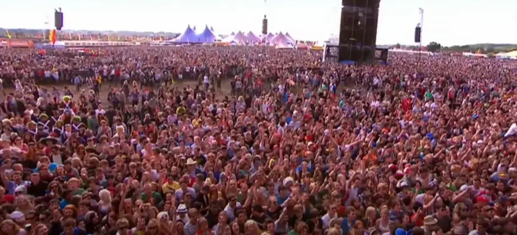 Greg Foot measured the crowd at Reading to find out if they could create a quake. YouTube/ BBC Earth Science