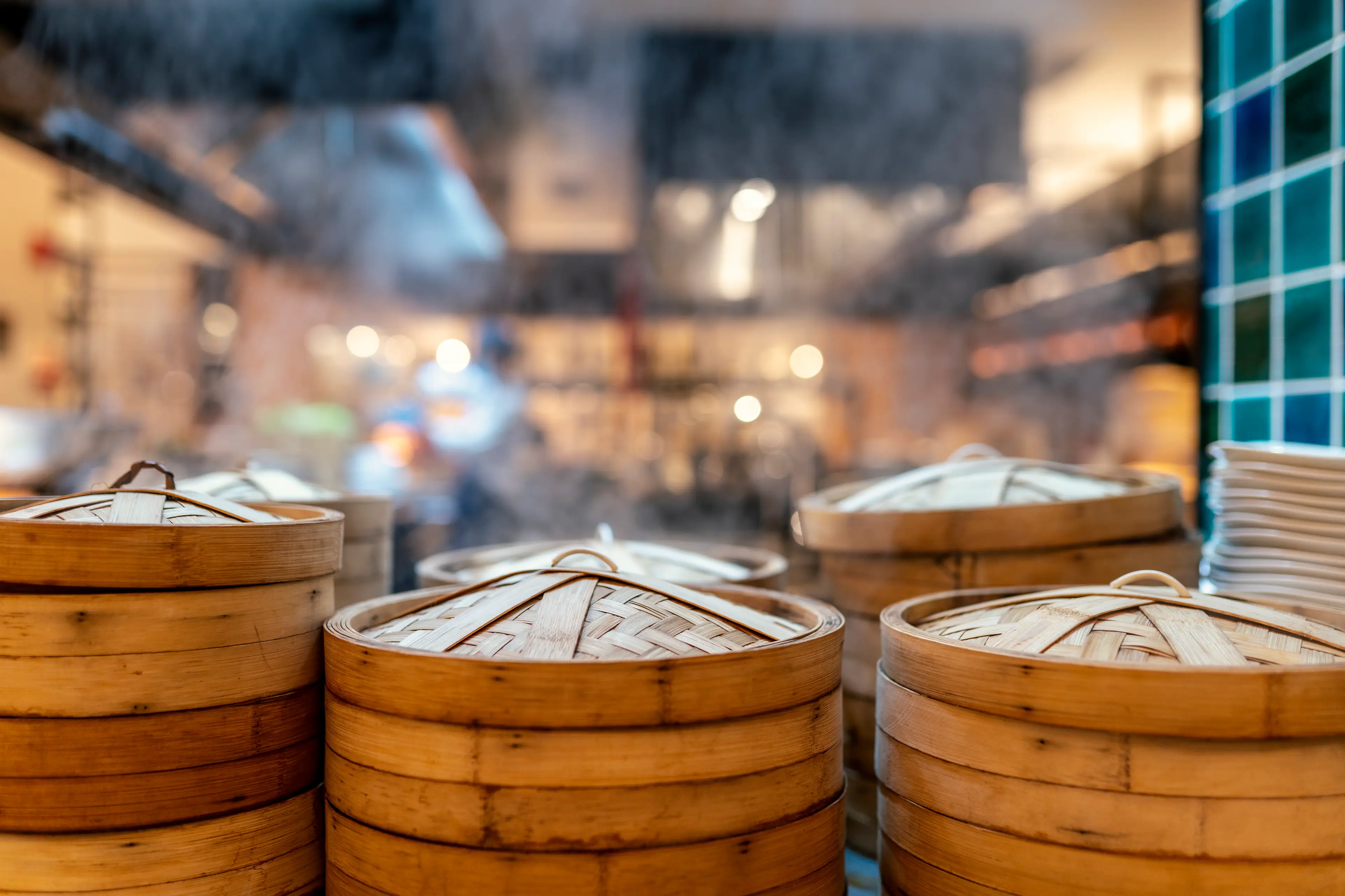 Choose right and you'll have a delicious dinner. (Sammyvision / Getty)