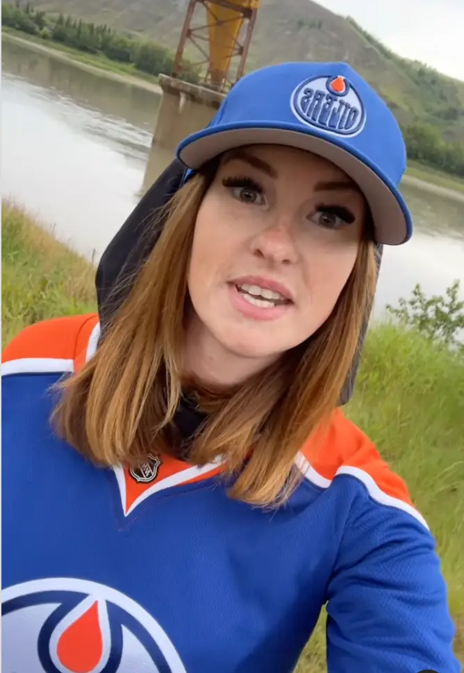 The Oilers fan has since hit out at her critics. (@k89.fly/Instagram)