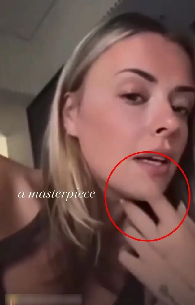 Corinna's fingers are blurred and distorted in the AI clip. (Reddit)