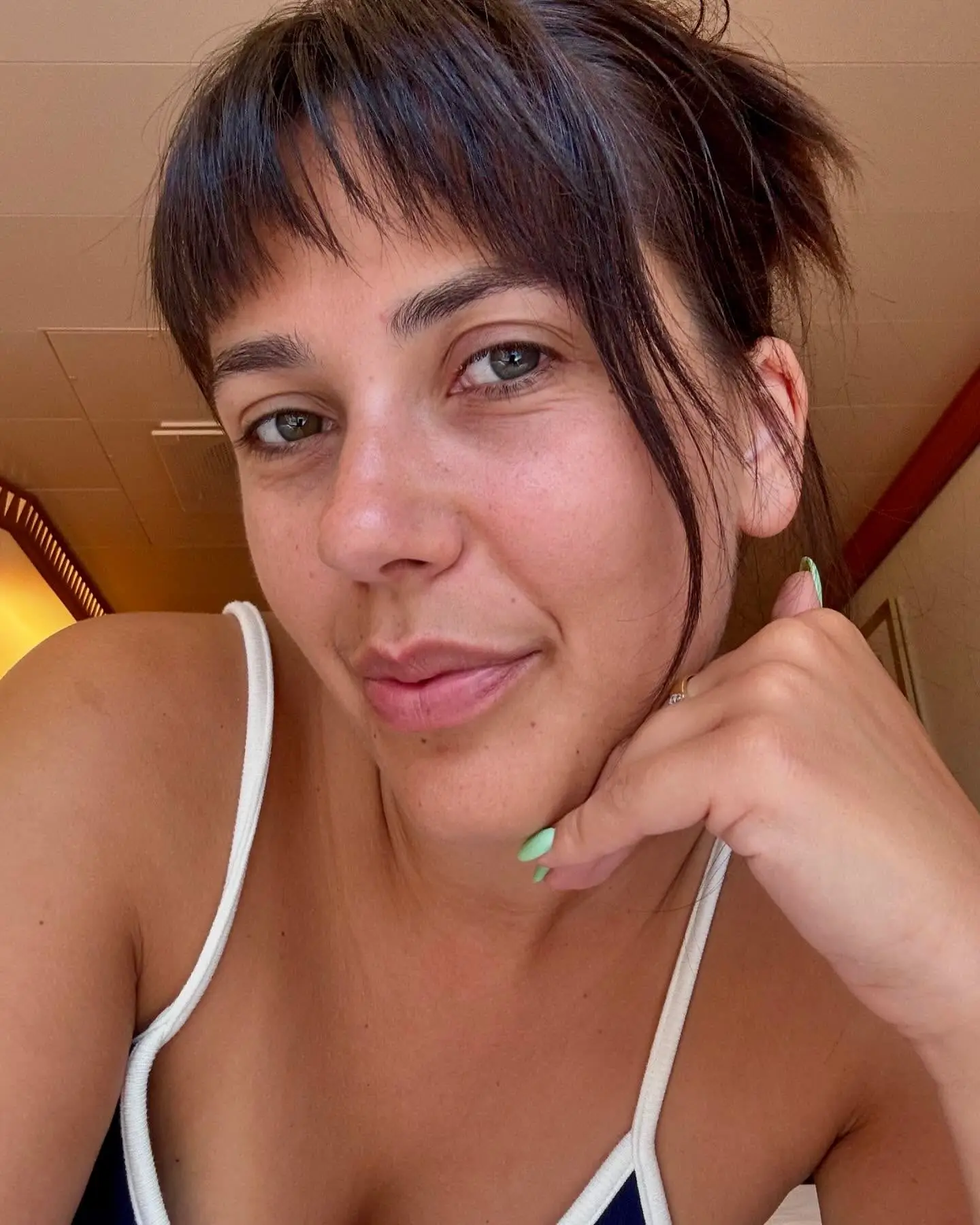She later found 'solice in flirting'. (@lauraroscioli/Instagram)