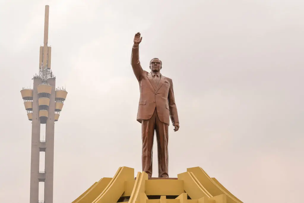 Mboladinga's pose is based on this statue of Lumumba in Kinshasa (ARSENE MPIANA/AFP via Getty Images)