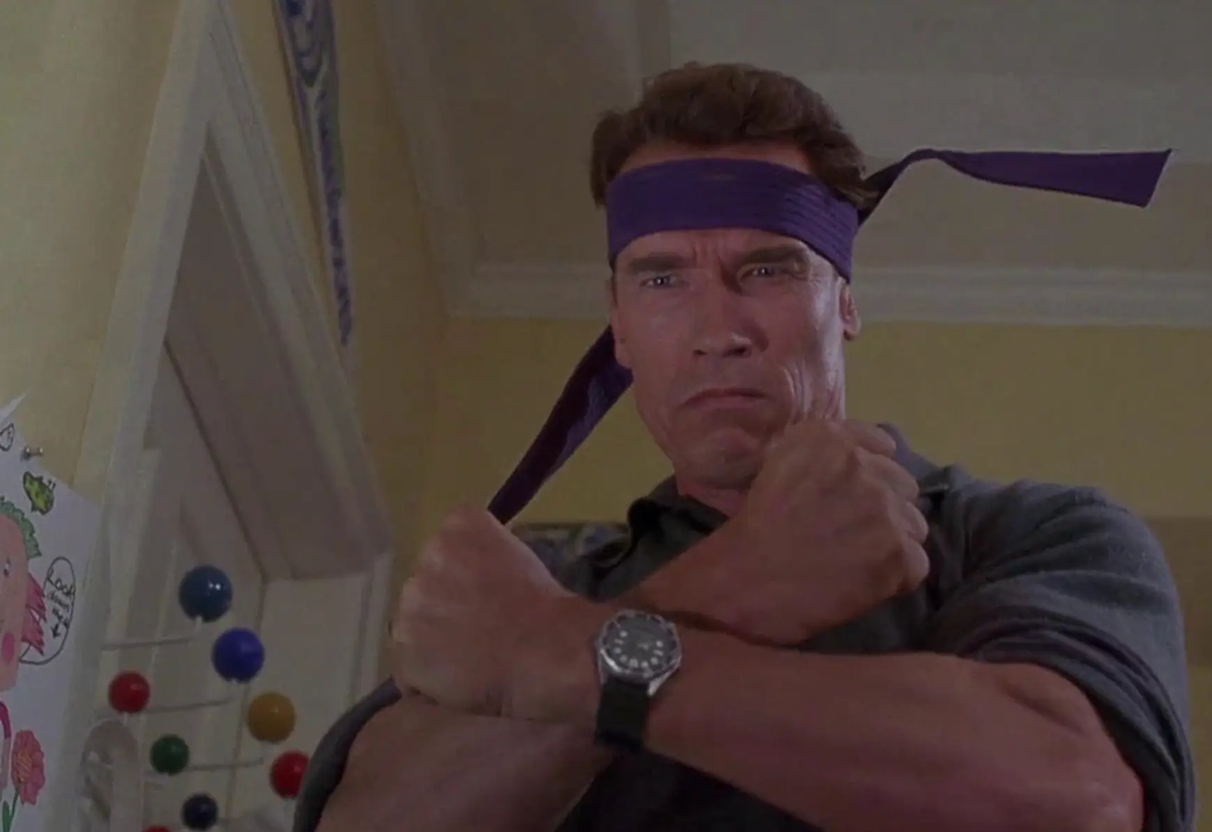 Howard Langston spends his day filled with massive failures trying to get the hottest Christmas toy.