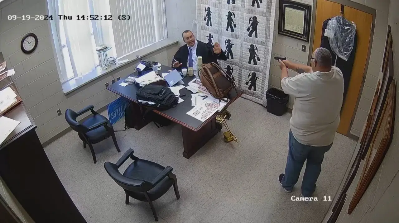The moment before Shawn Stines fatally shot state court judge Kevin Mullins (Letcher County Government)