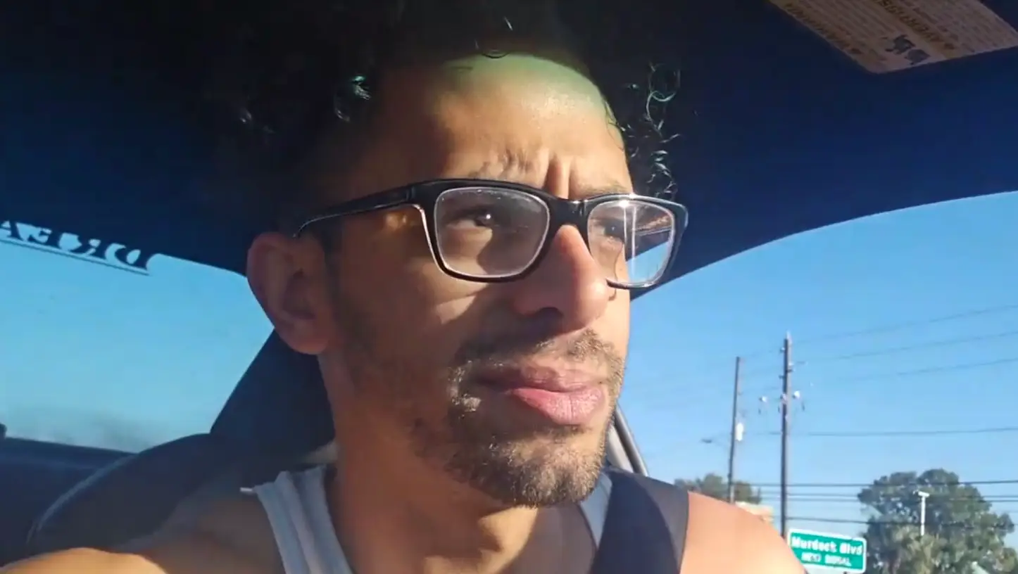 Kick streamer CarSnob got an unexpected surprise (Kick/CarSnob)