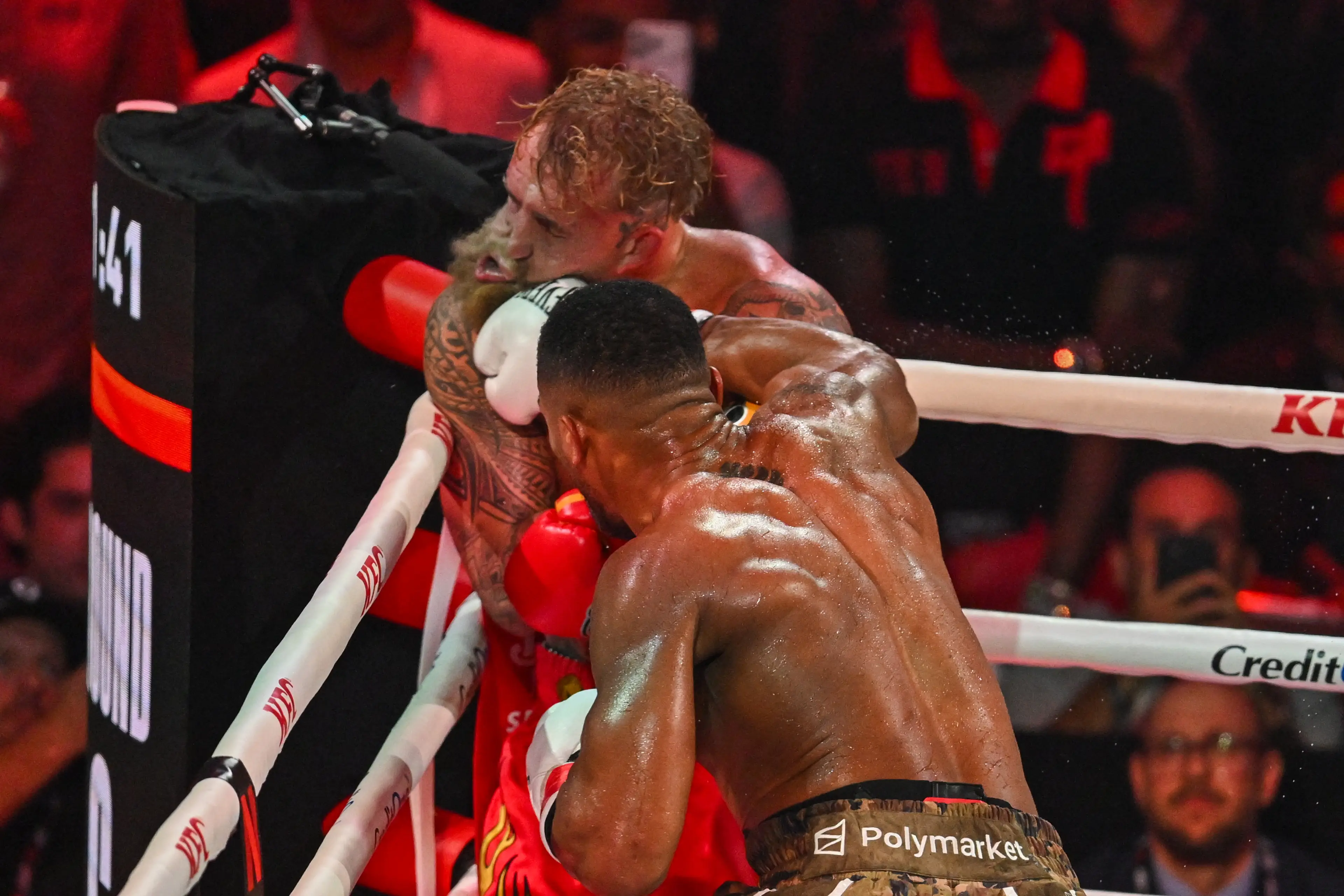 Jake Paul in the ring with Anthony Joshua (Giorgio VIERA / AFP via Getty Images)