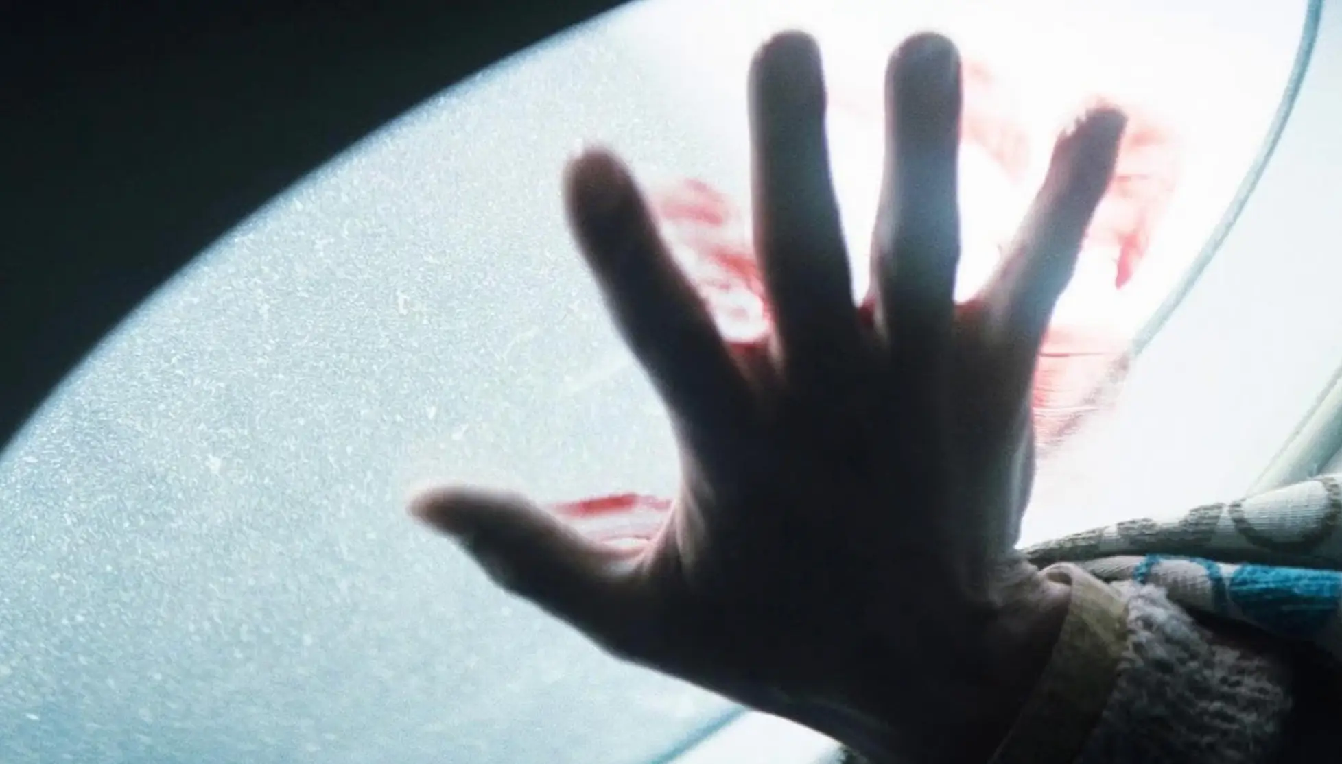 The film is a haunting portrayal of the real life disaster that befell an international rugby team. (Netflix)