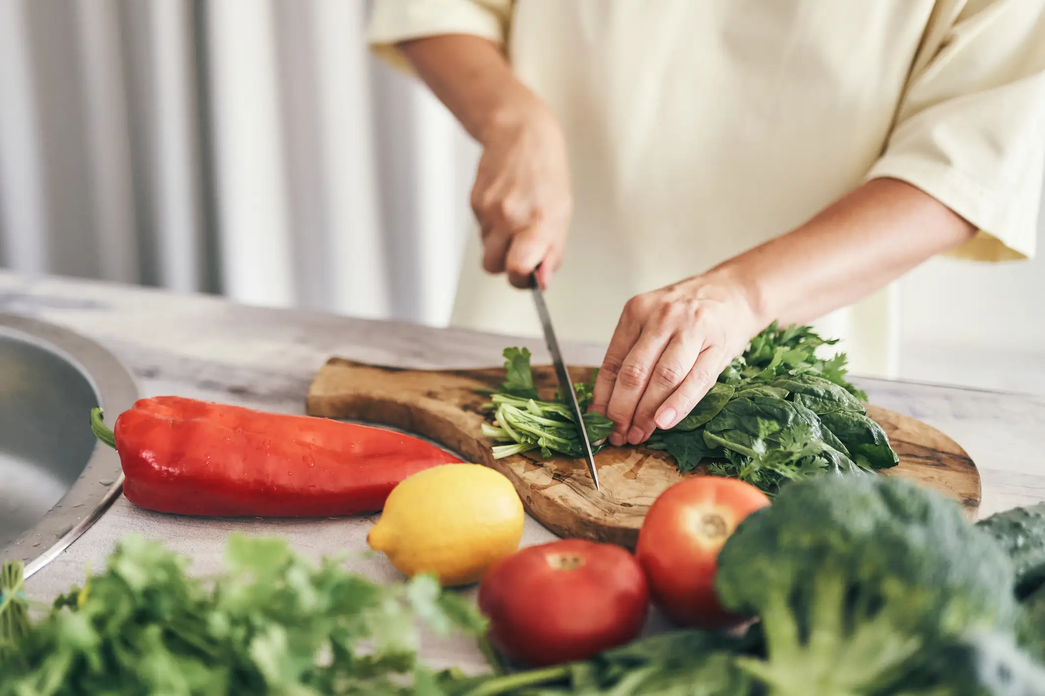 We're all encouraged to eat a little healthier, but 'food noise' is a problem for many people. (Getty Stock Images)