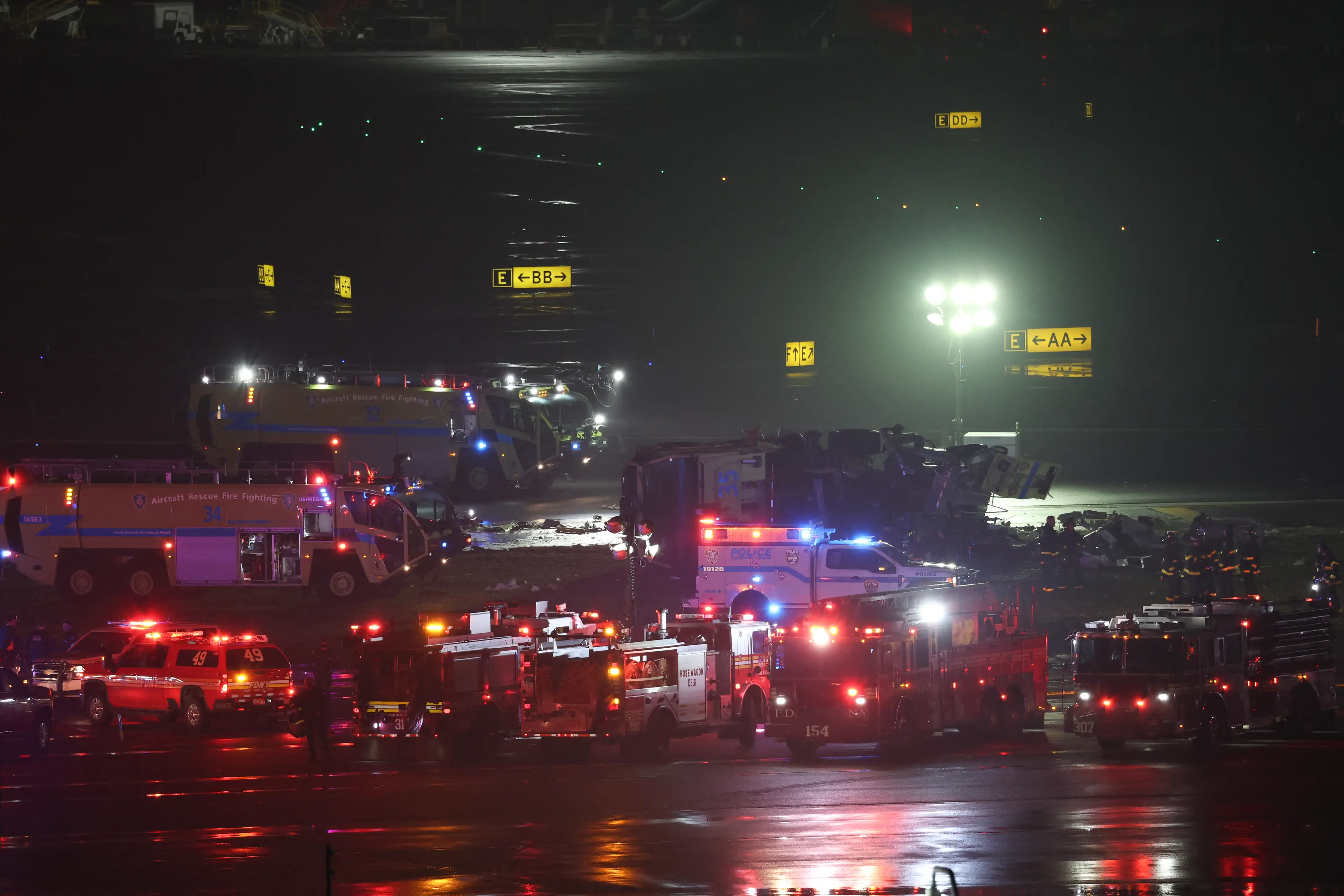 LaGuardia Airport remains closed (ANGELA WEISS/AFP via Getty Images)