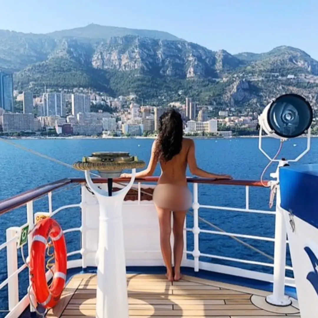 Bare bottom boating attracts thousands of people each year, with cruises often selling out (Instagram/@cruisebare)