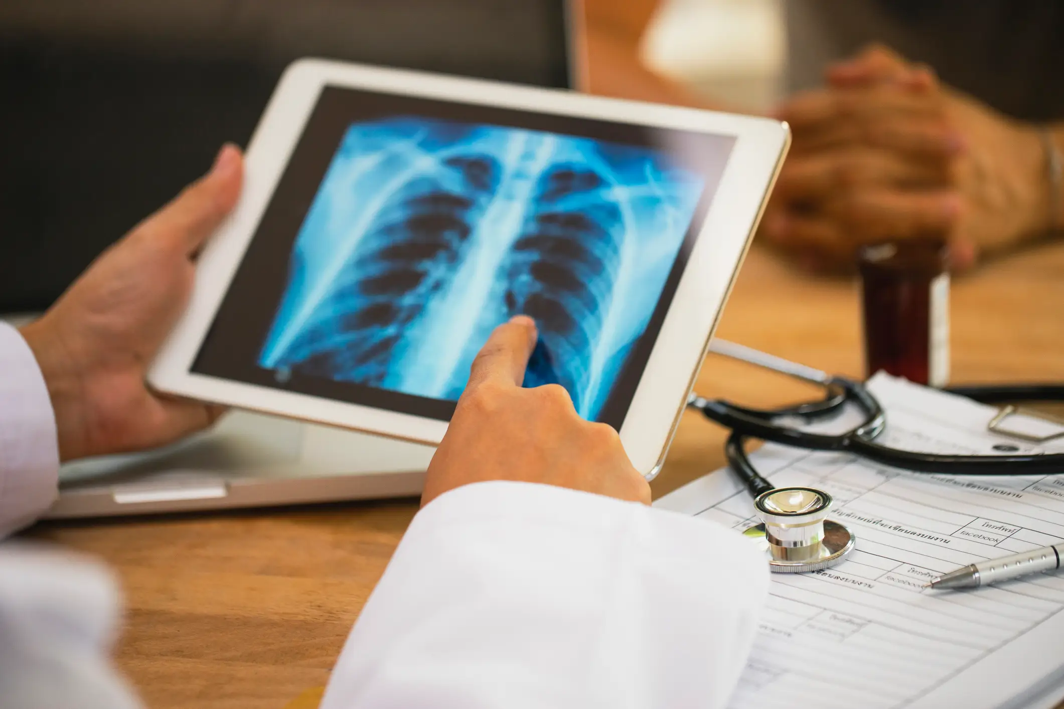 Linda was diagnosed with lung cancer at the age of 34 (Getty Stock Photo)