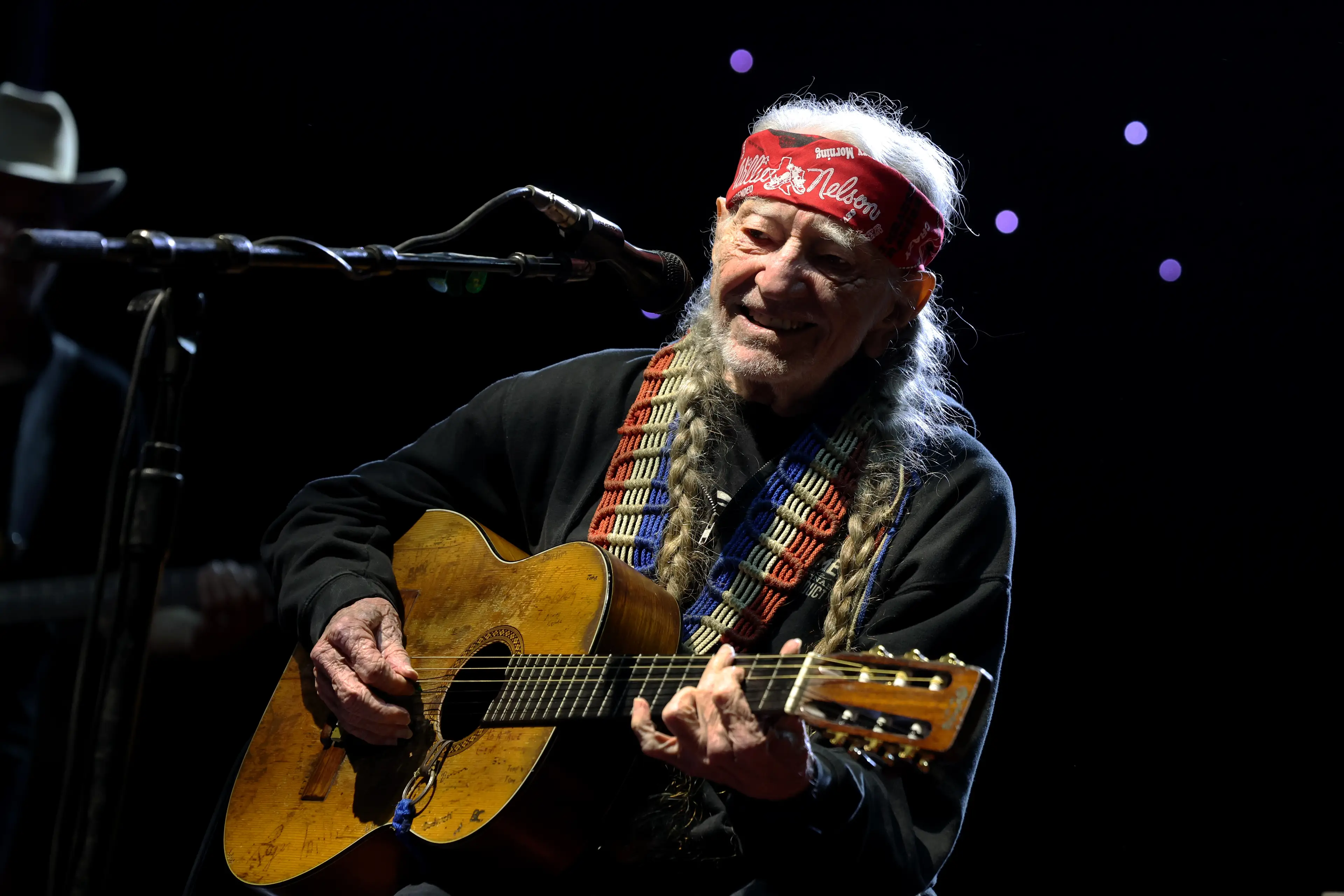 Willie Nelson corroborated Snoop's story.