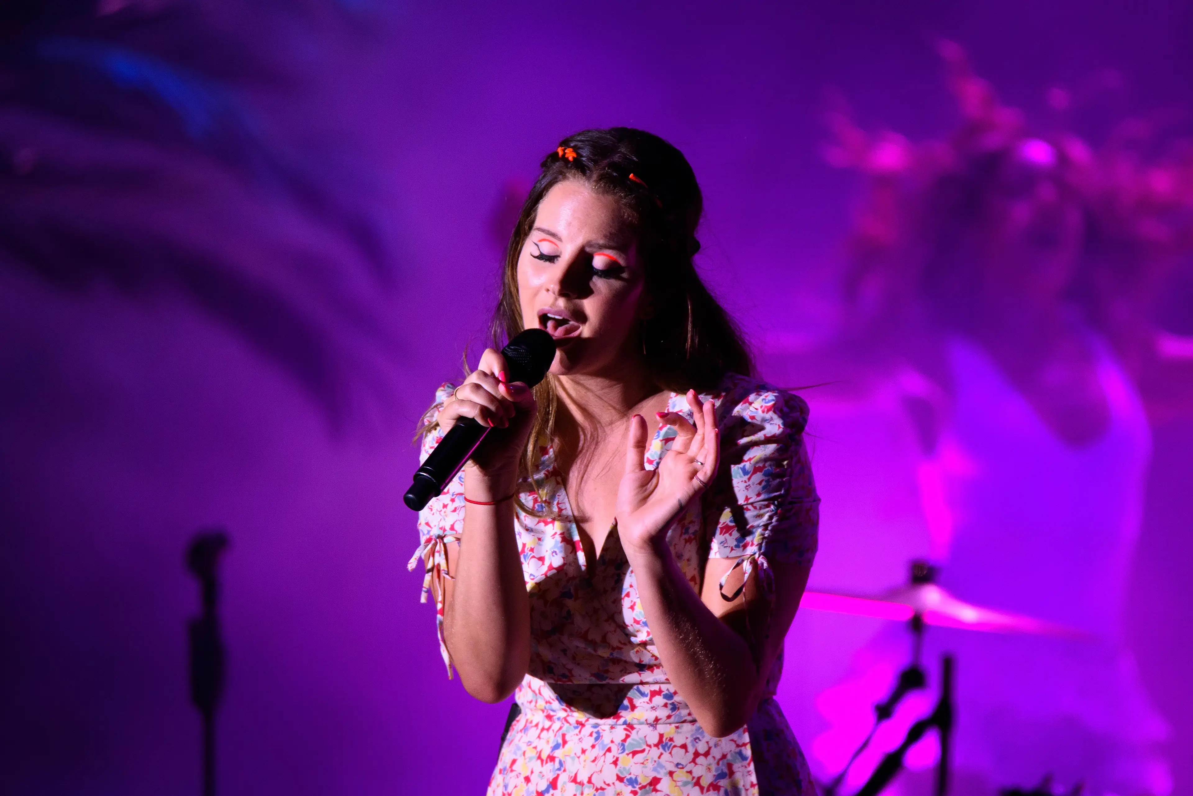 The singer has been seen smoking on stage before.