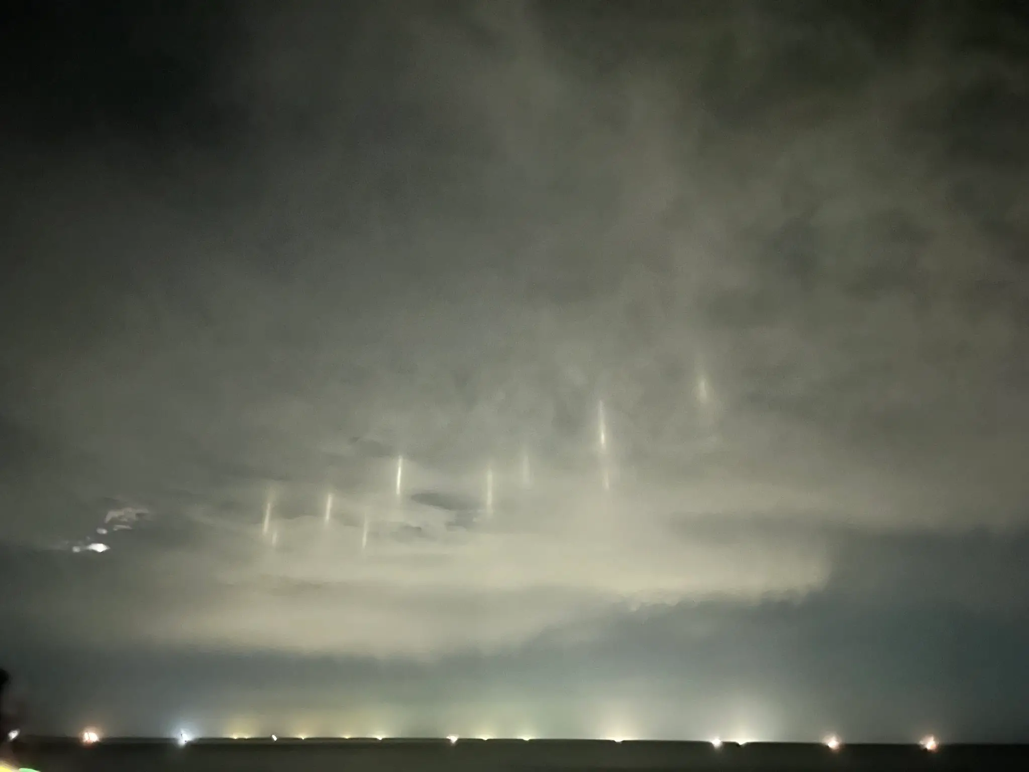 The light display is caused by something known as 'Isaribi Kochu'. (@totoro8201/X)