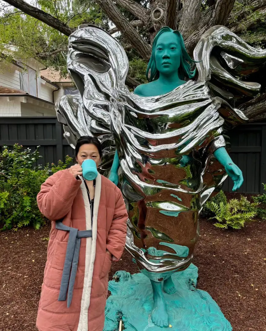 The statue is massive. (Instagram/@zuck)