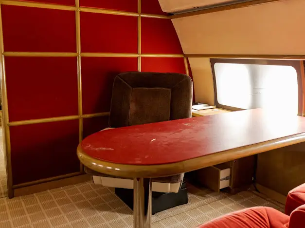Jeffrey Epstein has been photographed many times in this seat (Urbex specialist) 