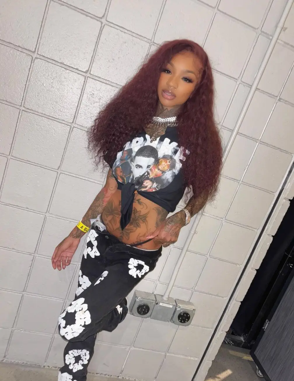 Her 'most loyal subscriber' broke down in tears. (Instagram/@luvenchanting)