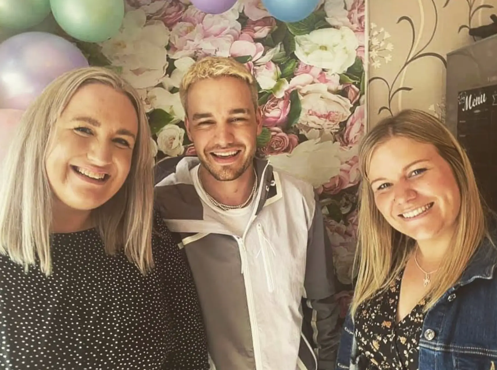 Liam Payne and his two sisters, Nicola (left) and Ruth (Instagram/@roo0990)