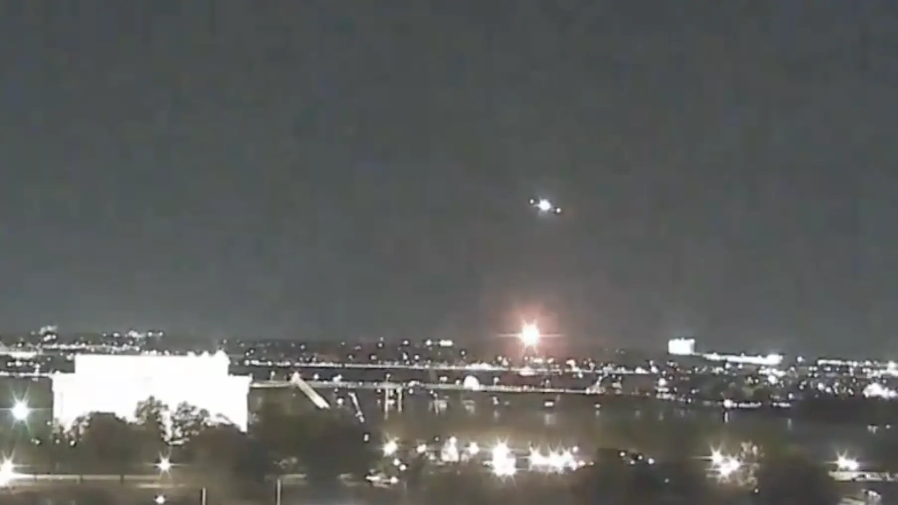 Witness of American Airlines plane crash saw something 'looked very wrong' moments before collision