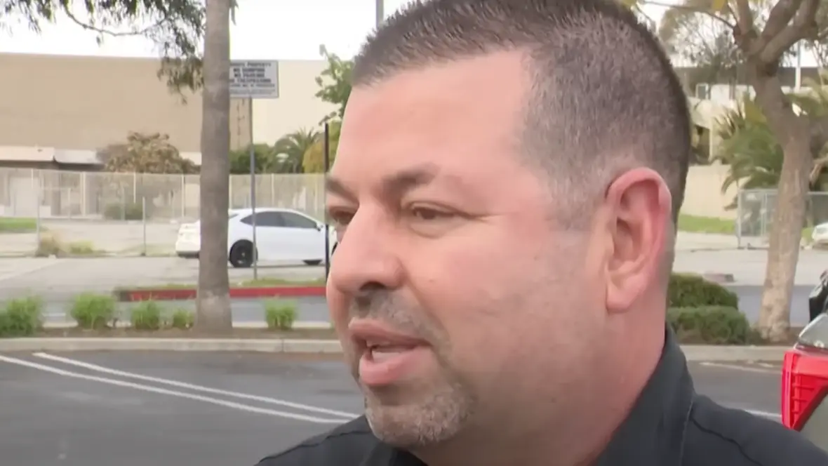 Server receives checkbook thinking it was tip before making horrifying discovery about what was written inside