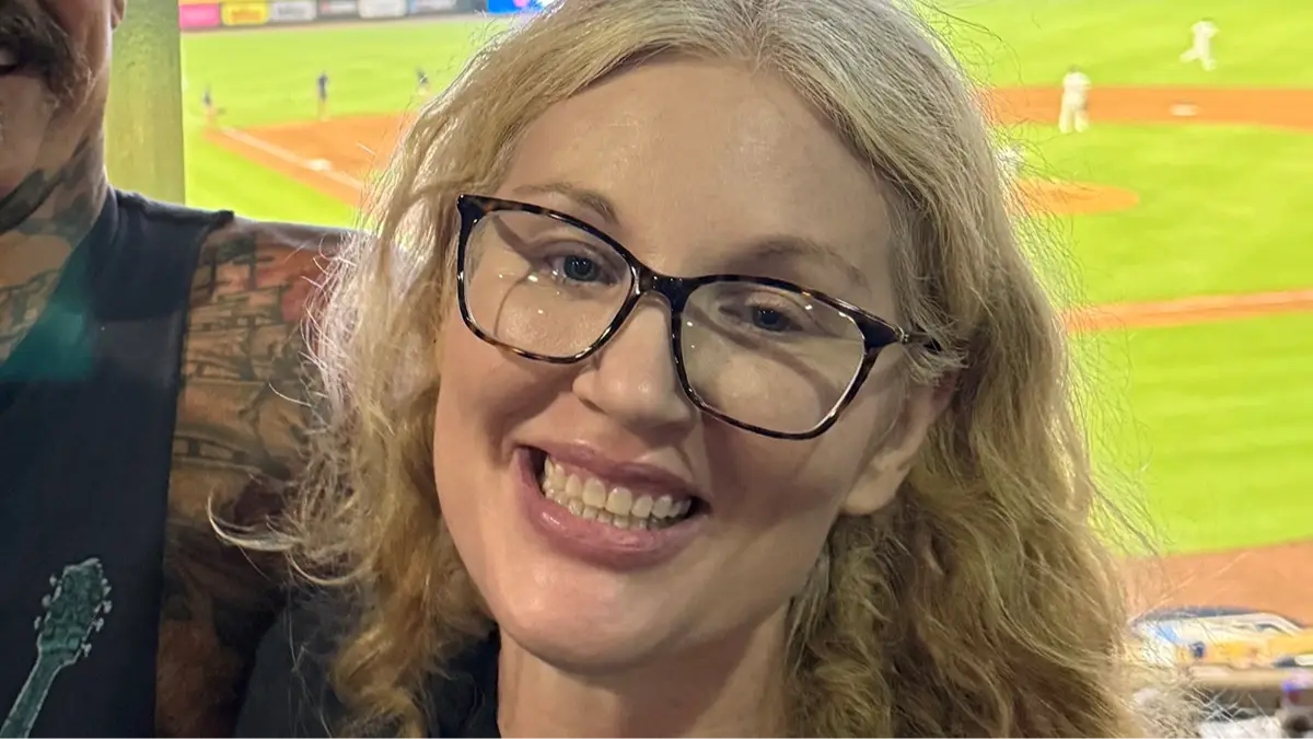 Mom, 47, diagnosed with early-onset Alzheimer's disease reveals the first symptoms she noticed