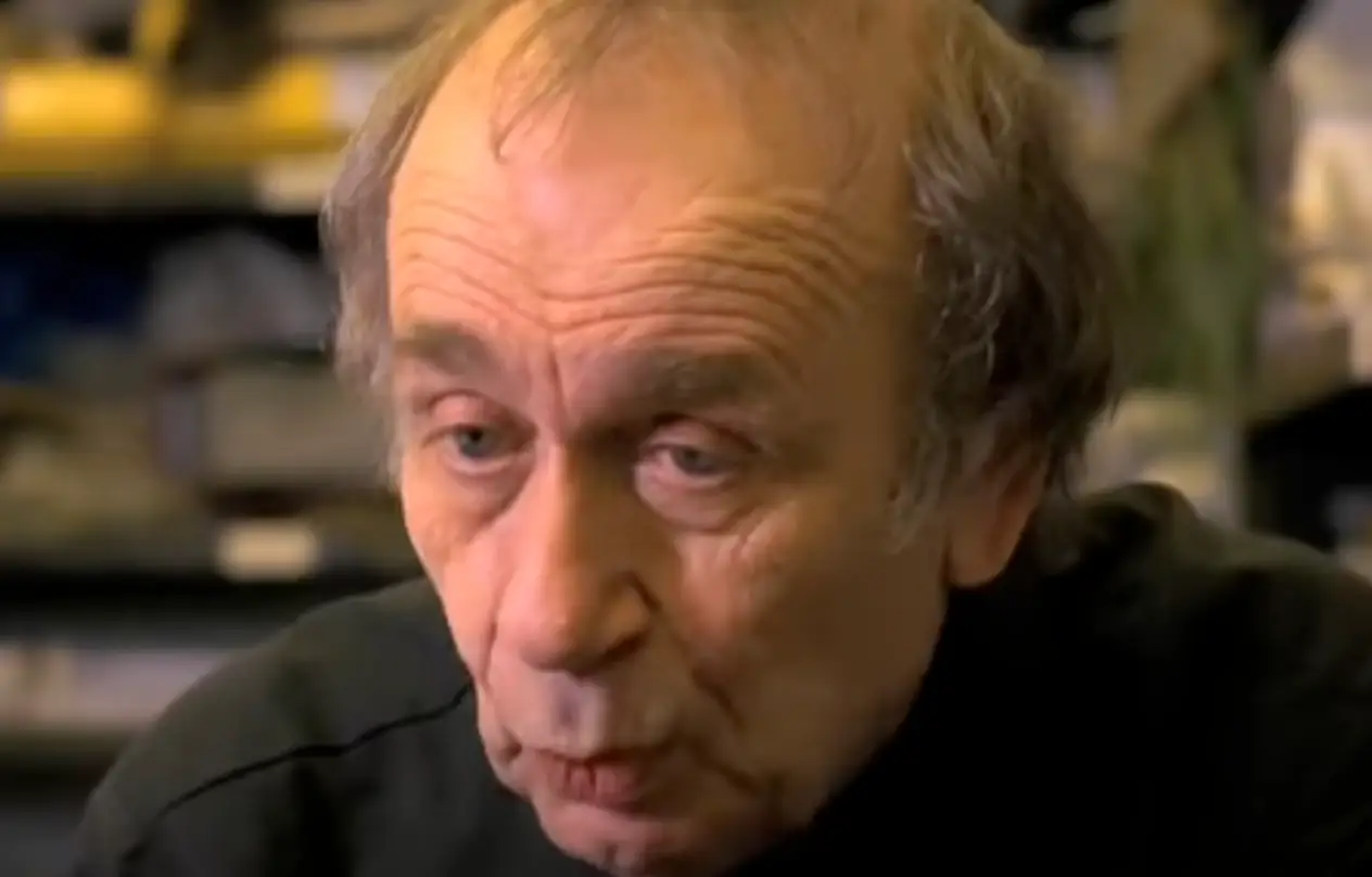 Vito Acconci has previously spoken about the ins and outs of his performance (YouTube/Tate)