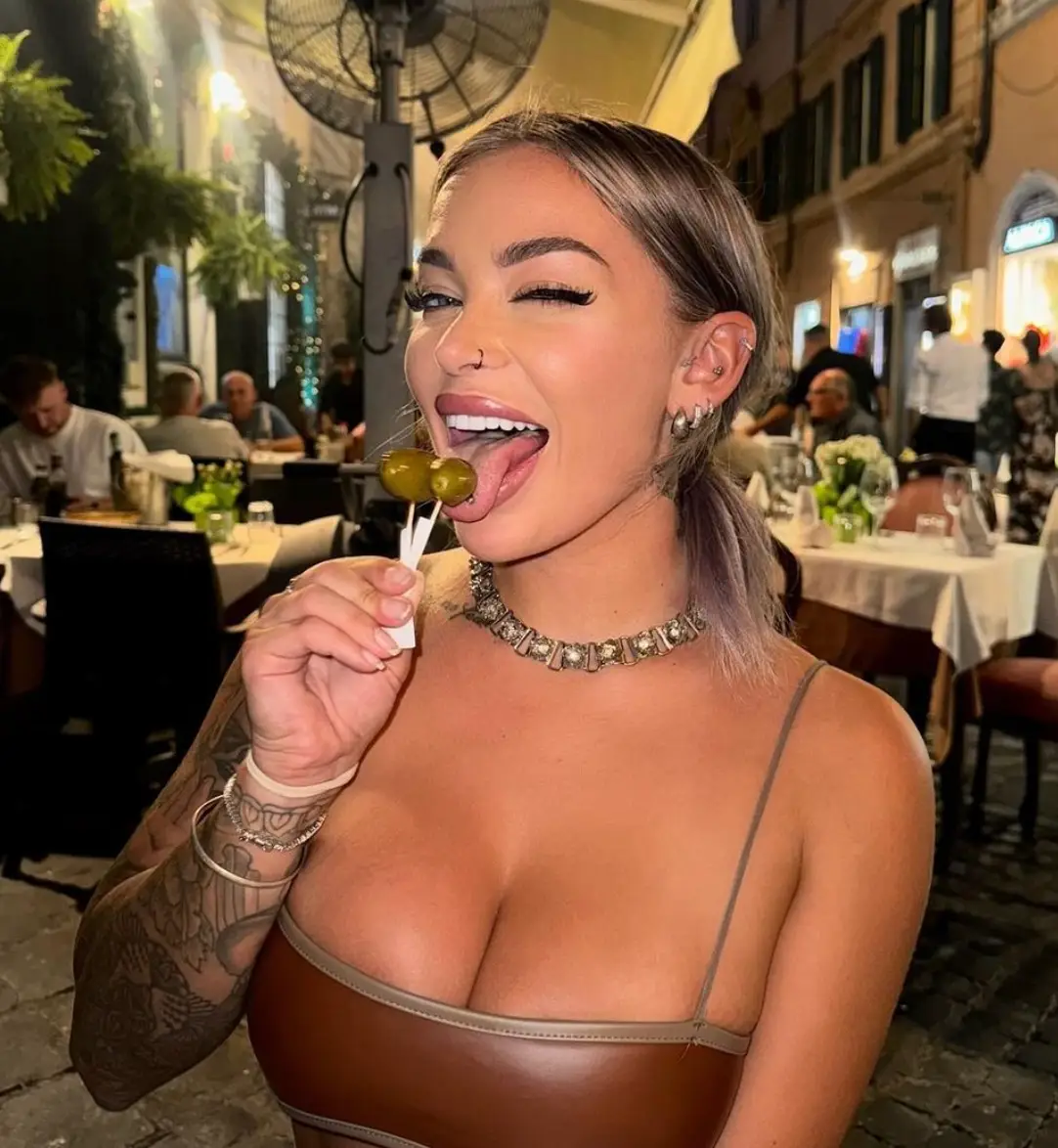 Hayley Davies is a hugely popular new porn star (@itshayleydavies/Instagram)