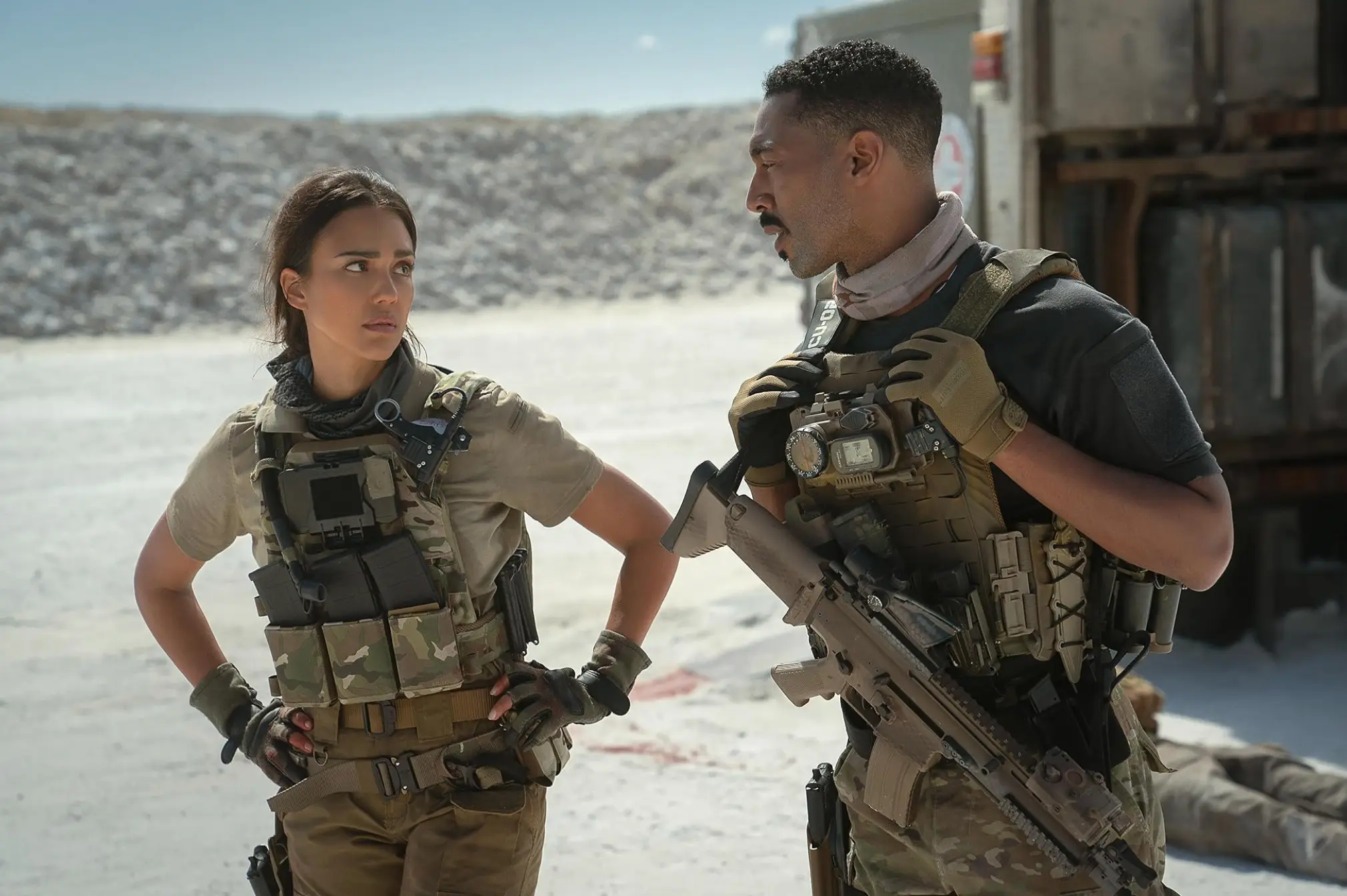 Jessica Alba plays Parker in Trigger Warning. (Netflix)