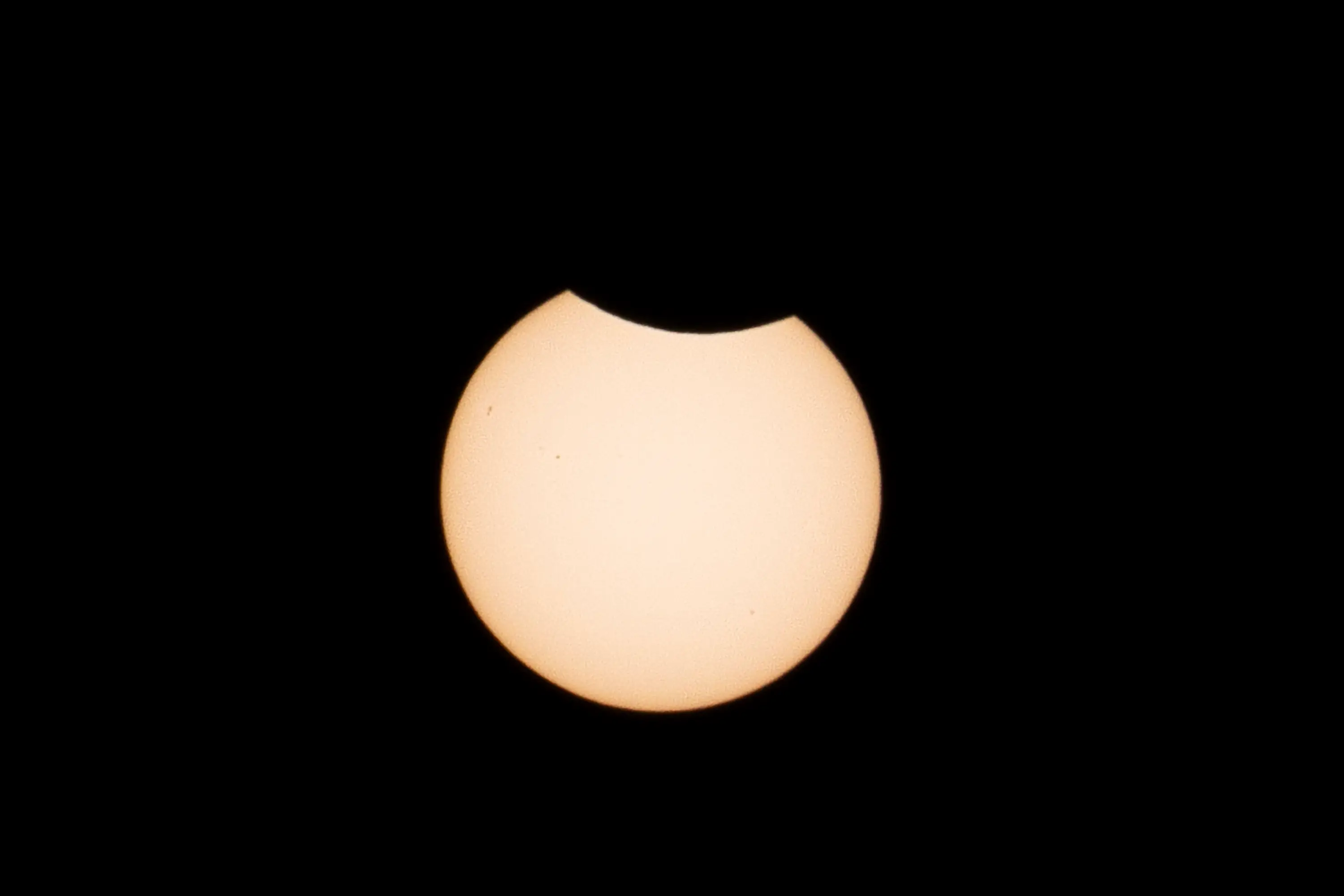 The beginning of the eclipse pictured in Ocean City, New Jersey (Al Drago/Getty Images)