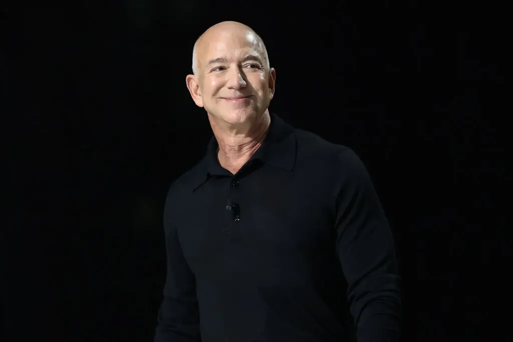 Jeff Bezos's bodyguard might have a fake arm (Michael M. Santiago/Getty Images)